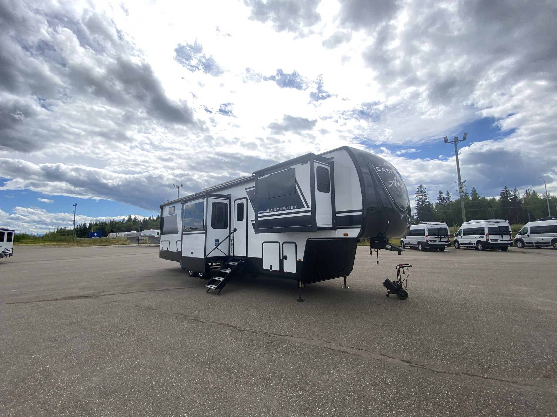 2024 EAST TO WEST RV AHARA 380FL